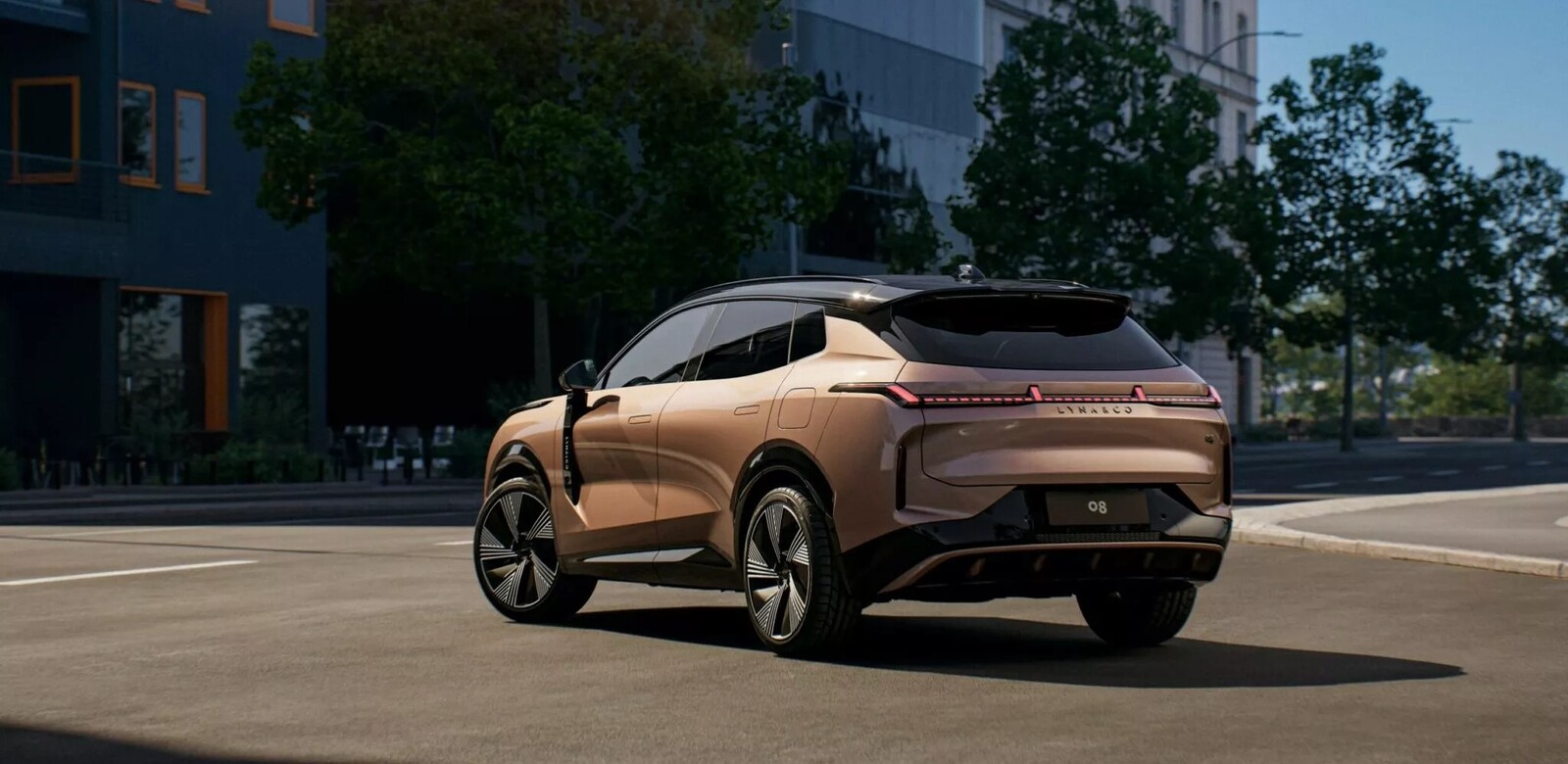 Thân xe Lynk & Co 08